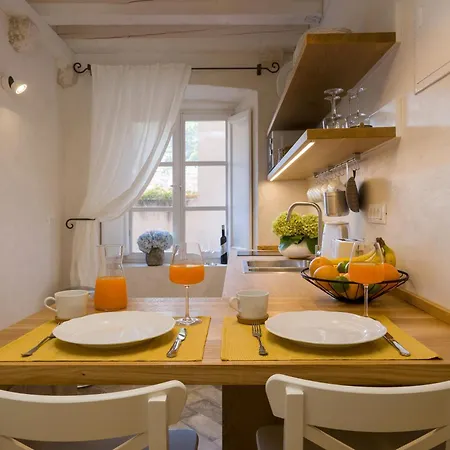 Luxury Lina - I
