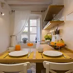 Luxury Lina - I