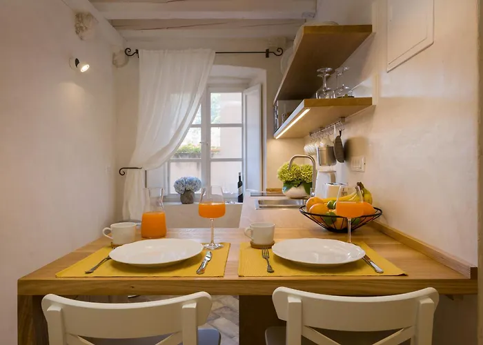 Luxury Lina - I